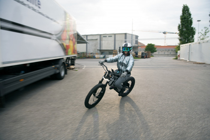 Das Vision Amby ist eine Kombination aus Pedelec und E-Moped. (Bild: BMW Motorrad)